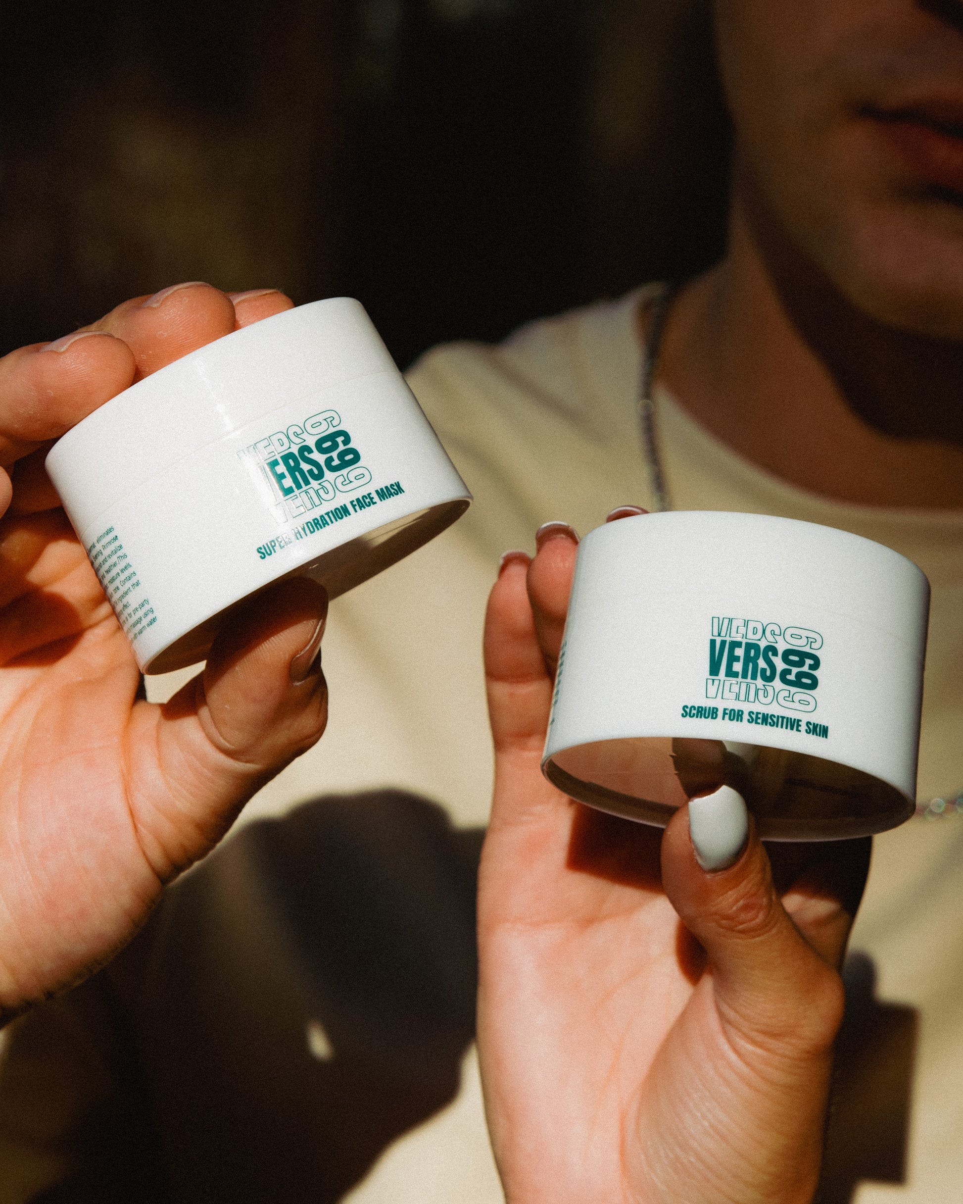 Intensively moisturizing face mask + gentle scrub with abrasive particles